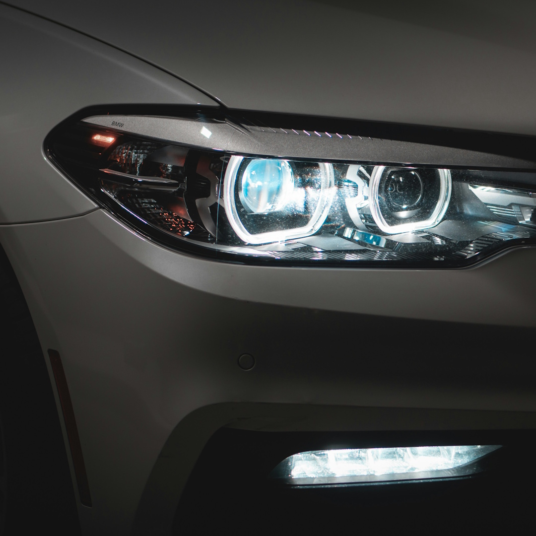 Limpieza y pulido de faros de coches en Torredembarra - Taller Guggi